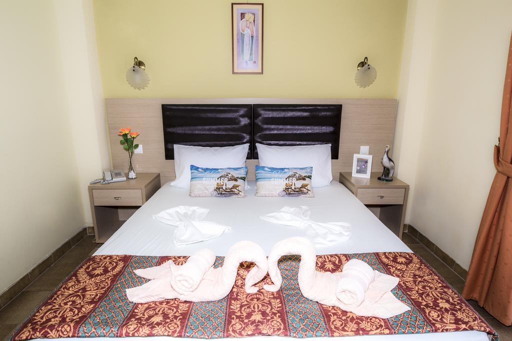 Dionisos Palms Apartments 팔랄리아 디오니시우 외부 사진