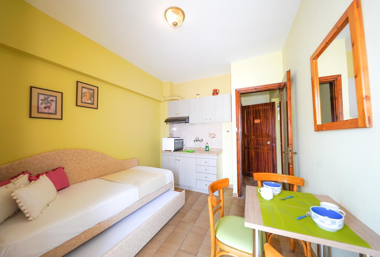 Dionisos Palms Apartments 팔랄리아 디오니시우 외부 사진